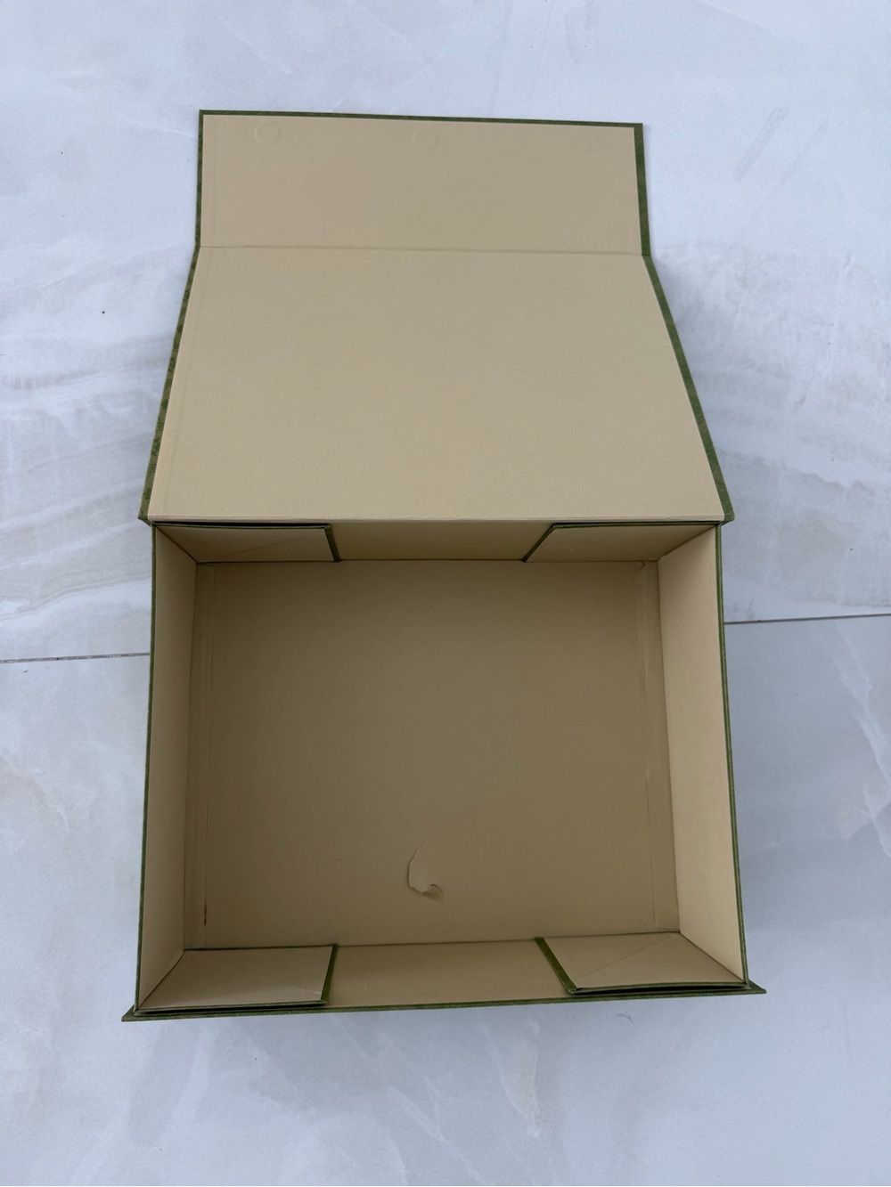 Gucci Large Green Magnetic Close Gift Box with Logo Ribbon - Picture 11 of 14